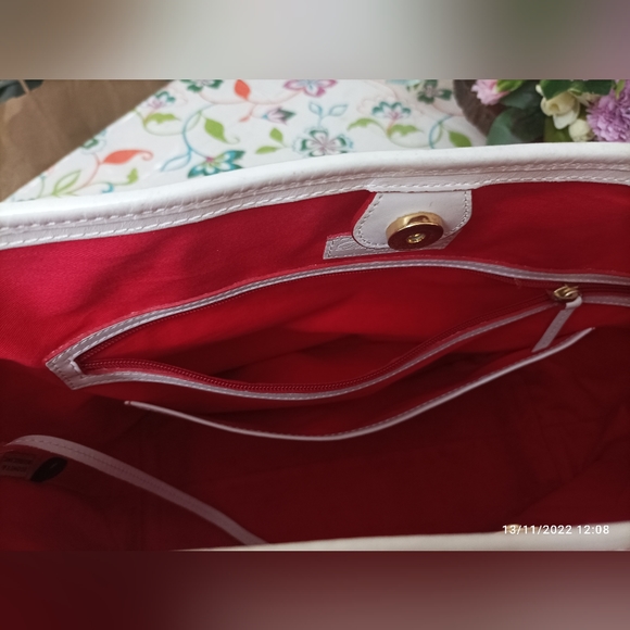 Authentic Dooney and Bourke Large Petunia Tote - Picture 10 of 16